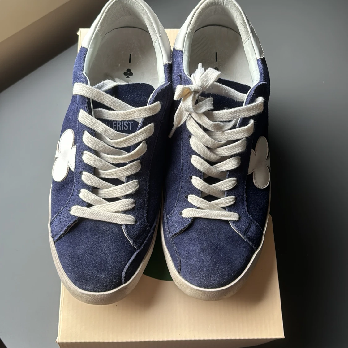 The gallerist skor  - 90