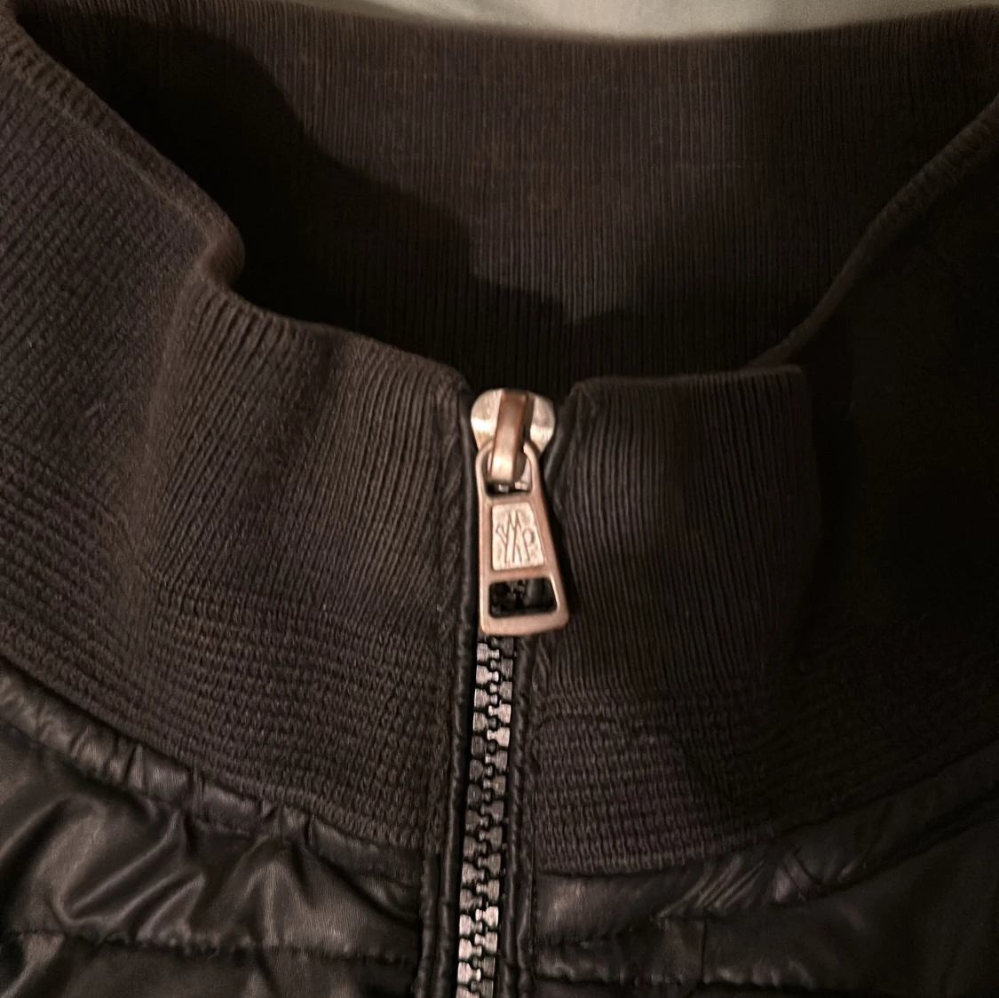 Svart quiltad jacka från Moncler - 90