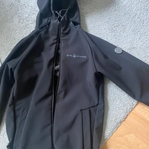 Sail racing  - Inga repor osv Stolek S passar XS  Modellen heter: BOWMAN SOFTSHELL HOOD Byten funkar 