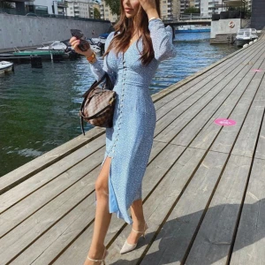 Adoore klänning - Adoore klänning. Använd fåtal gånger. Storlek XS. Sitter som smäck!