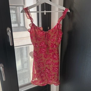 Sommarklänning - Superfin somnarklänning. Aldrig använd. Köpt i Australien. Storlek XS. 