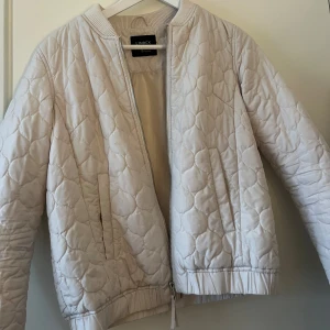 Quiltad jacka Lindex - Höstjacka köpt på Vinted, jätte fint skick!