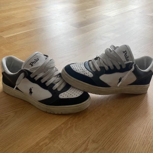 Raffe skor - Ett par Ralph lauren skor i storlek 39 i helt okej skick