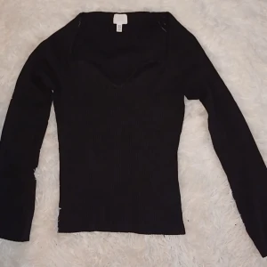 Tröja - En mjuk stretchig tröja ifrån hm  strl xxl men passar M då den sitter slim Endast provad 