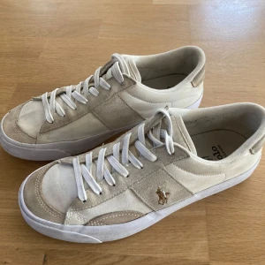 Ralph Lauren skor  - Frakt tillkommer  Storlek 41 man vit och beige 