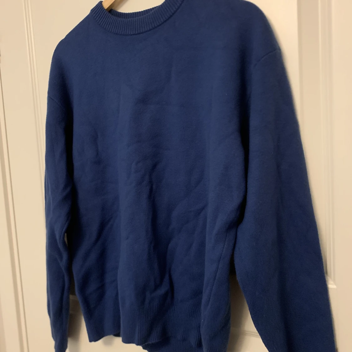 Stickad tröja blå - 90