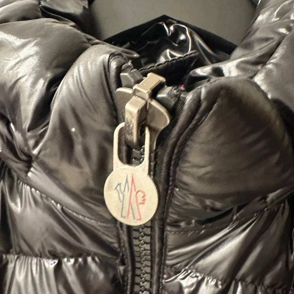 Moncler jacka i storlek 2 (M), pris kan diskuteras!. Jackor.