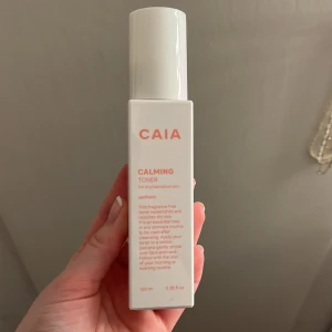 Calming Toner från CAIA - En lugnande toner från CAIA för känslig hud. Endast testas av mig men då jag inte gillar den så säljer jag gärna vidare den💓