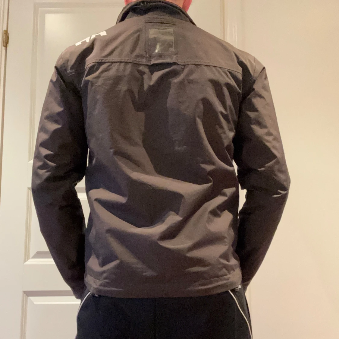 Svart jacka från Helly Hansen - 1