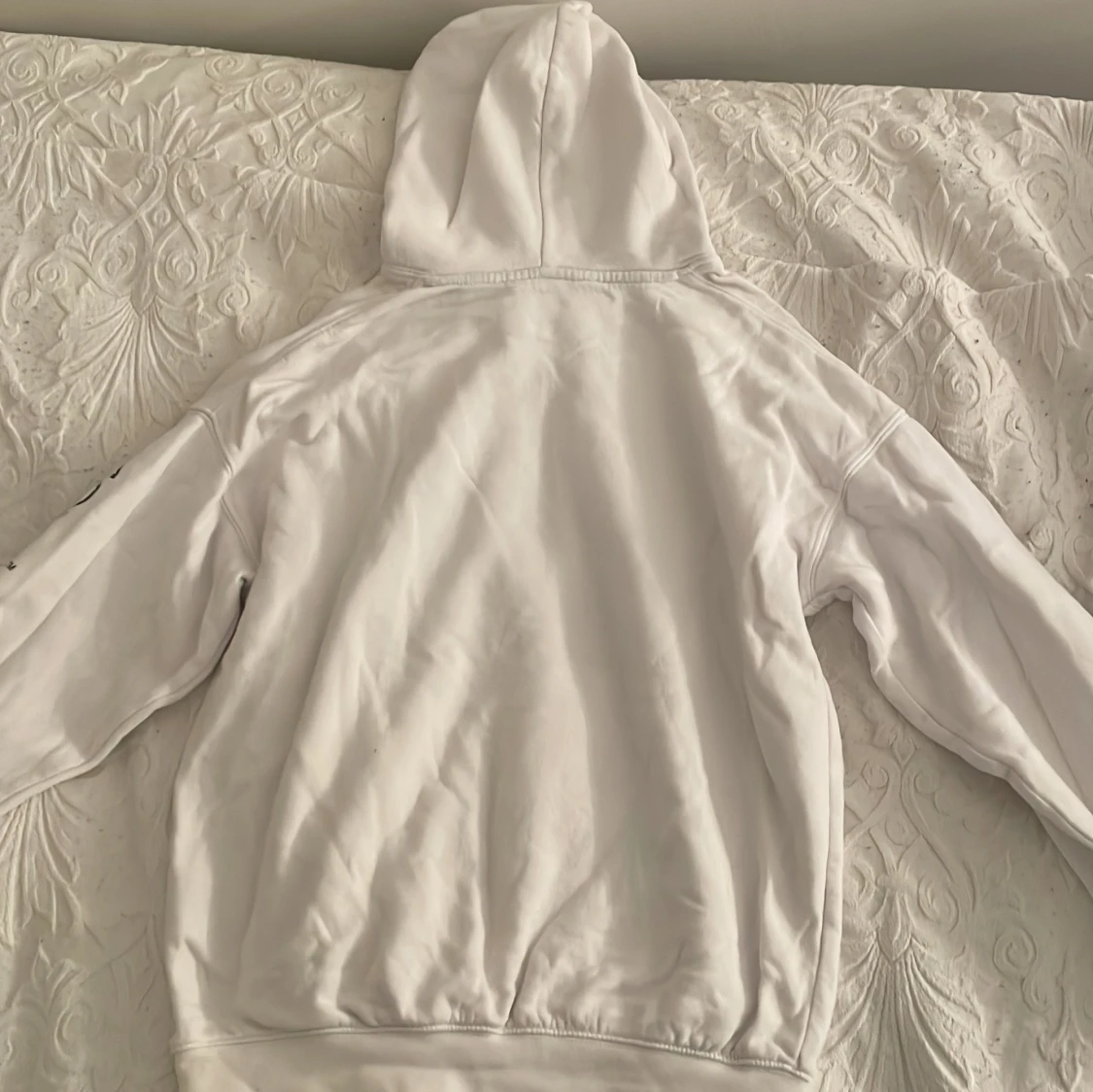 Vit hoodie med PlayStation-tryck från H&M - 1