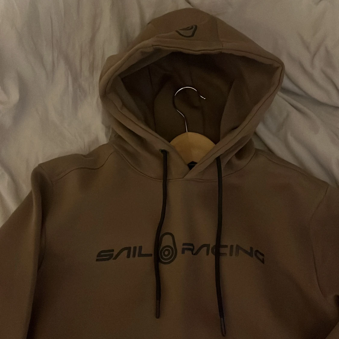 Beige hoodie från Sail Racing - 1