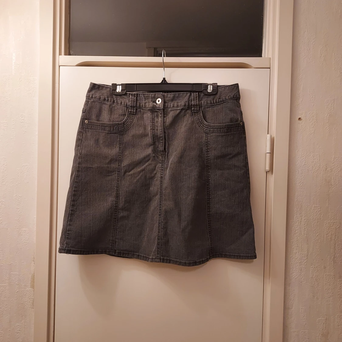 Grå jeanskjol från Isolde