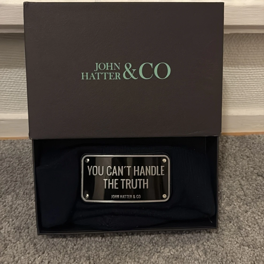 Svart mössa från John Hatter & Co