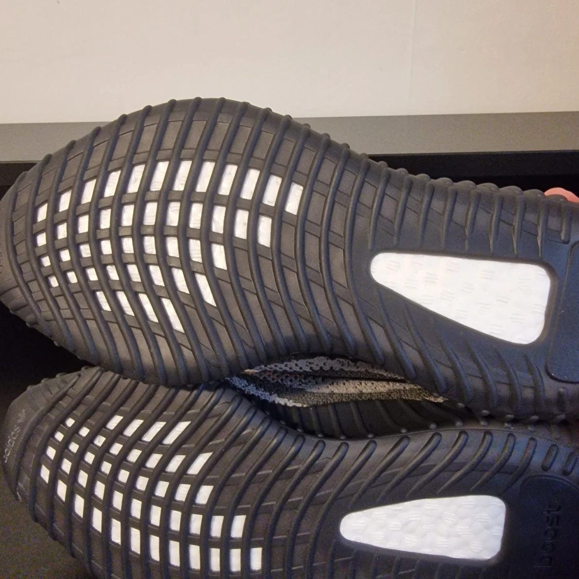 YEEZY BOOST 350 V2  - 1