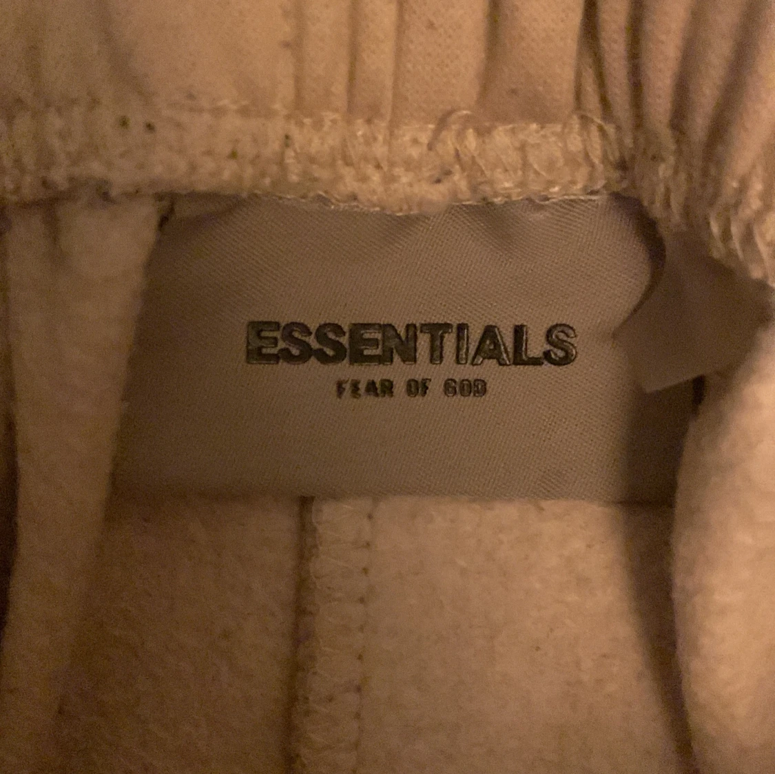 Beige mjukisbyxor från Essentials - 2