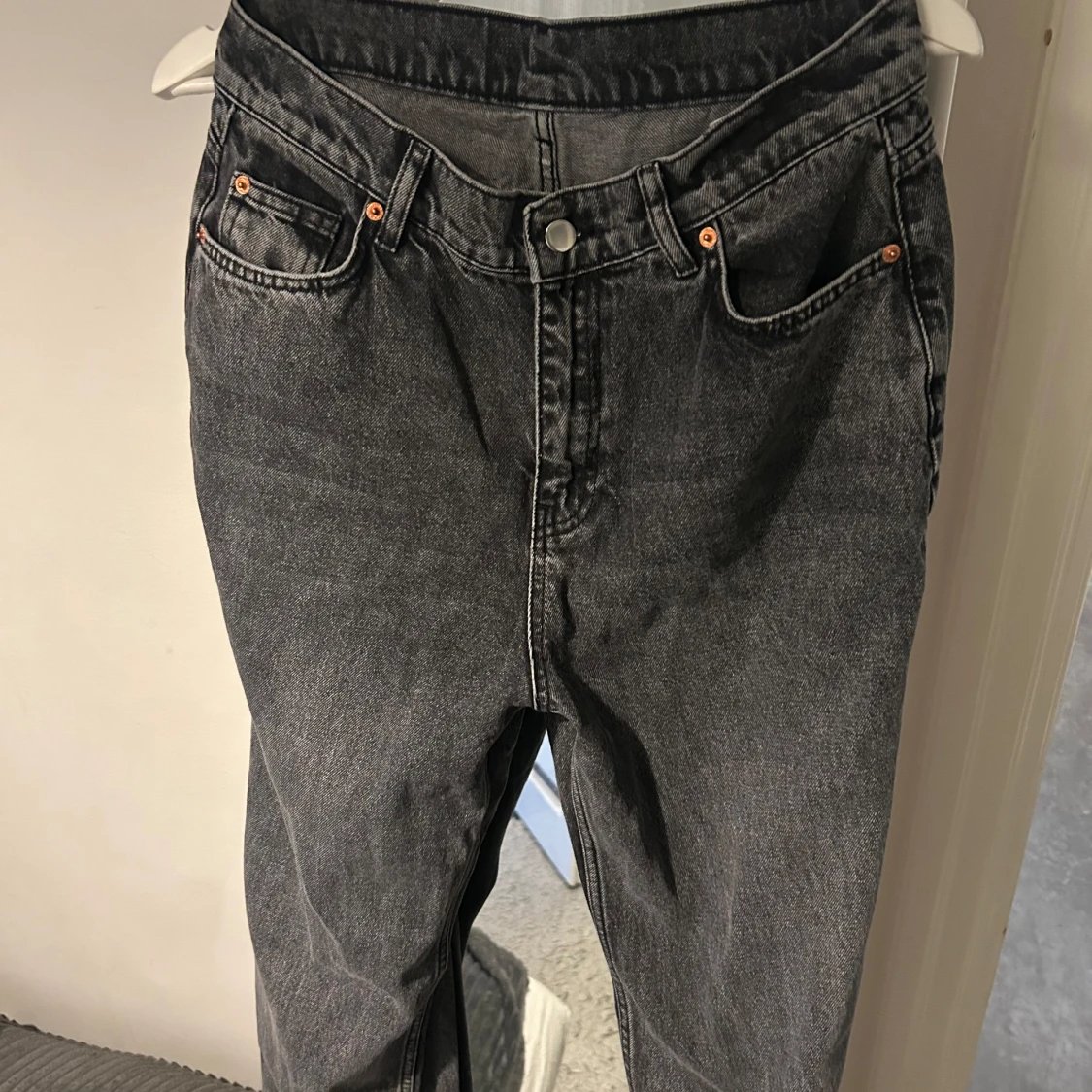 Svart-gråa  jeansbyxor - 1