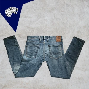 REPLAY ANBASS  - Replay Jeans | Skick: 8/10 | Strl W33 L32 | Modellen är 181cm | Hör av dig om du undrar någonting! 