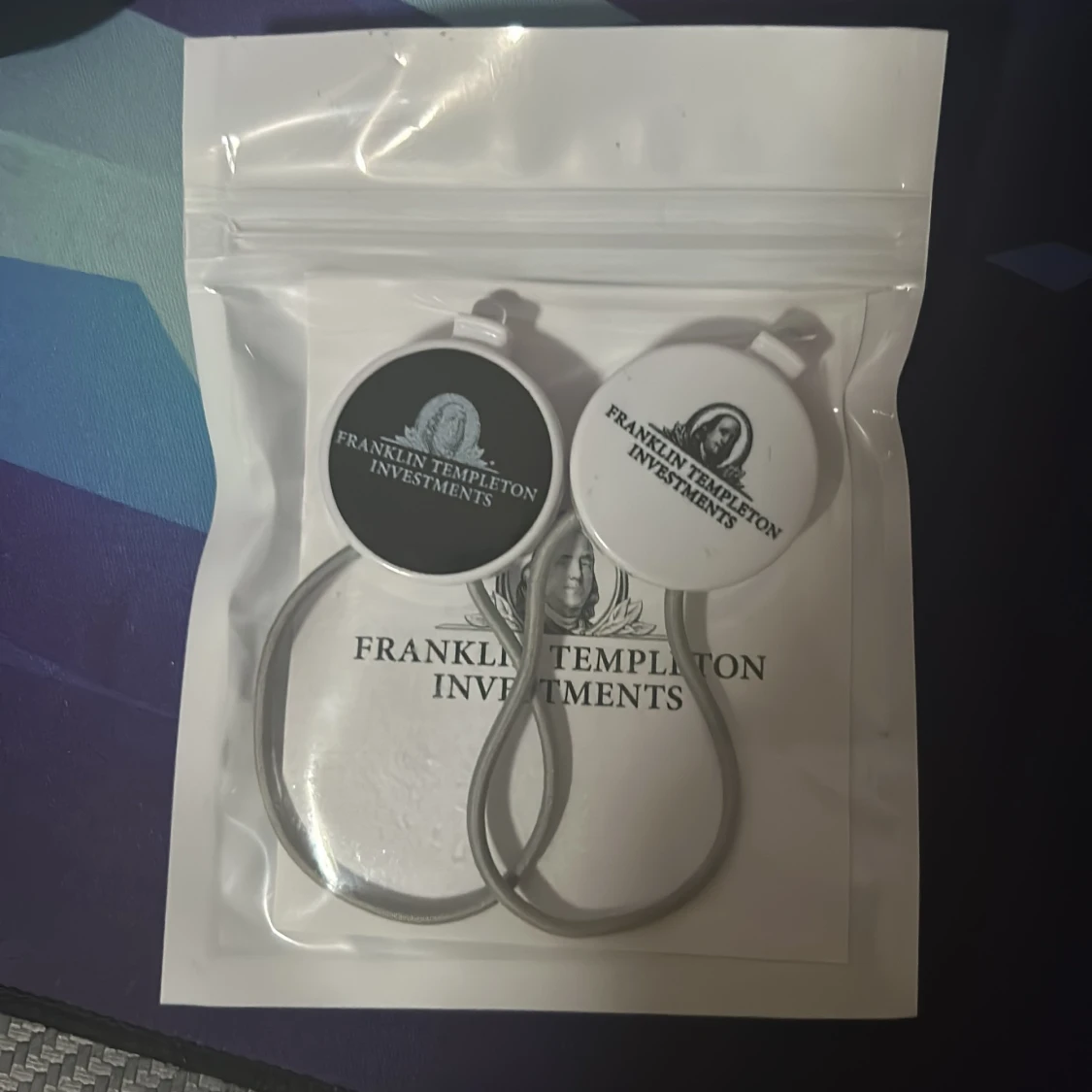 Ljus reflex med röd o vit färg