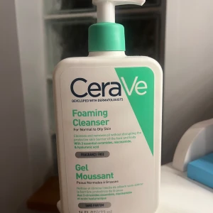 CeraVe Foaming Cleanser - Råka få dubbel i julklapp, därav säljer jag den. Original pris: 239 kr. Oanvänd 