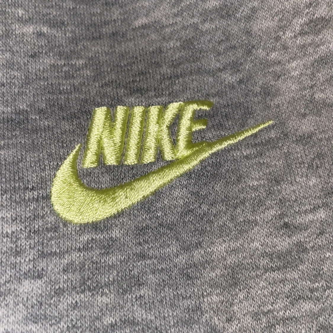 Grå tröja med dragkedja från Nike - 3