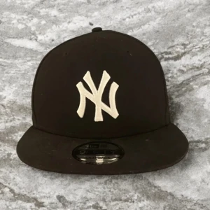 Svart keps från New Era - Keps!!🧢 