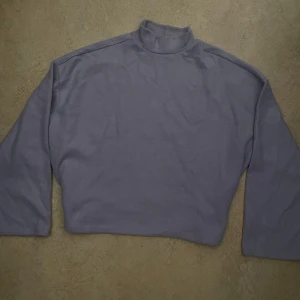 La mer tröja lila - Ljuslila la mer ma maison turtleneck, använd fåtal gånger mycket bra skick. Passform: storlek M-L (kille)