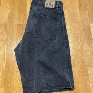 Skate jorts - Baggy jorts köpta för ungefär 7 månader sen och har inga skador. Är knappt använda