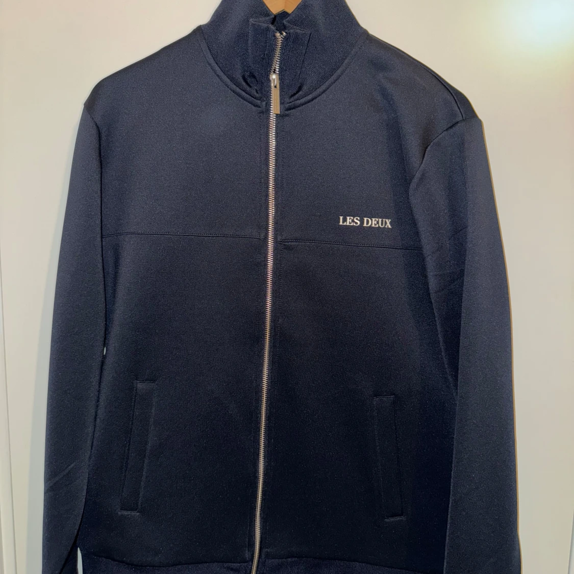 Mörkblå kofta från Les Deux