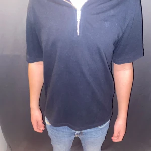 Blå piké - Piké | Jack&jones | Strl S | Nypris: 299kr | Mitt pris: 149kr | hör av dig vid funderingar 🍀