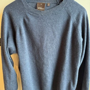 Helt Ny Oscar Jacobson Tröja Storlek M - Ny tröja från Oscar Jacobson ej använd. Rundhalsad Storlek M. Nypris 1300:- 