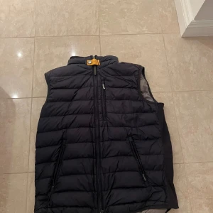 Parajumper väst strlk M - Strlk M skick 8/10