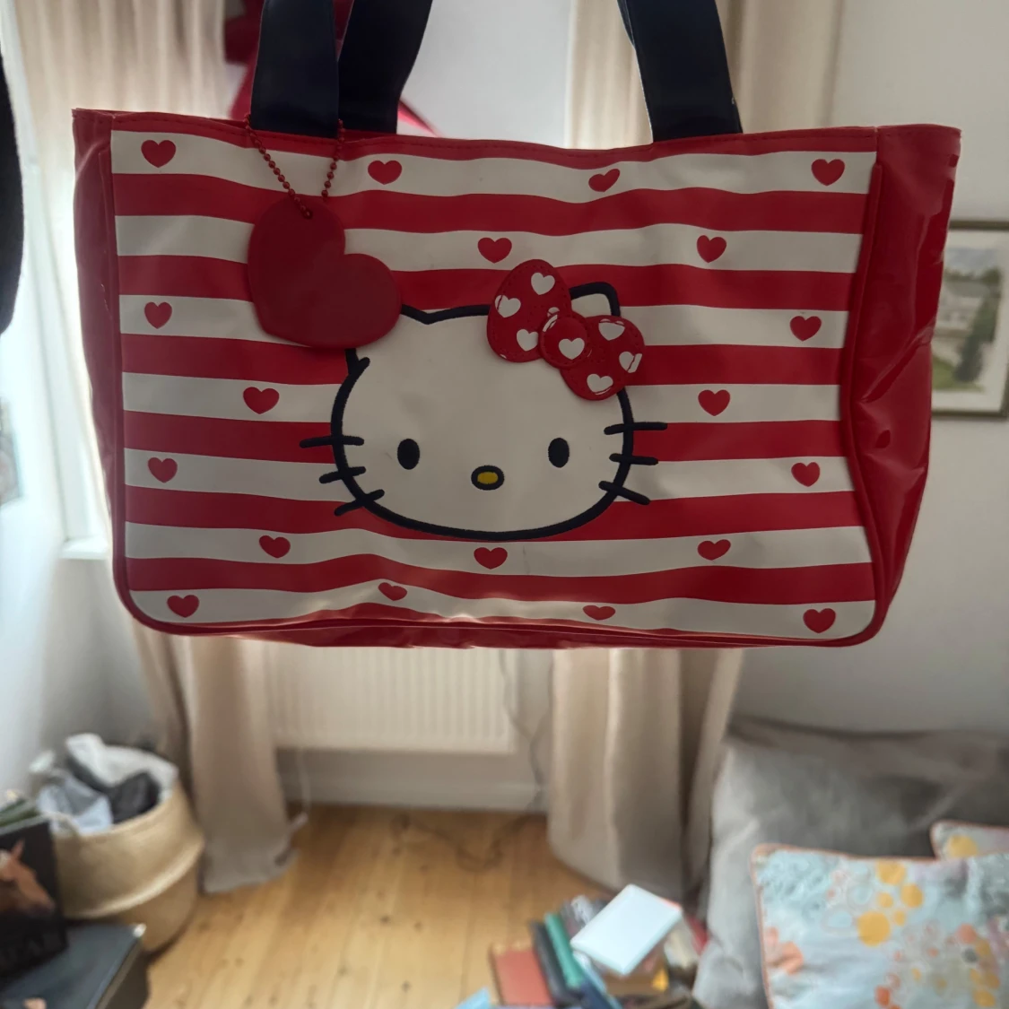 Hello Kitty randig väska