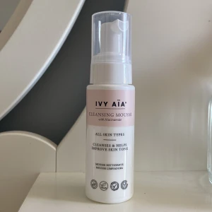 Ivy Aia - Ivy sias cleansing mousse! Den är helt oanvänd men jag har hört talas om att den ska vara skit bra. Kontakta mig vid intresse❤️