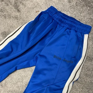 Palm angels byxor - Knappt använda mycket snyggare i verkligheten. 