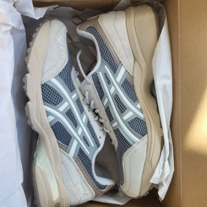 Nya Asics strl 43.5 - Helt nya