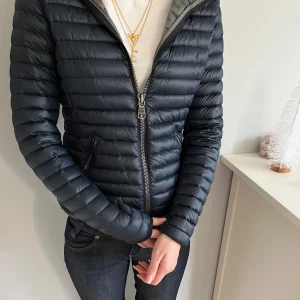 Colmar jacka höst/vår💞 - Här är en jätte fin colmar jacka som är i väldigt bra skick och inte använda så många gånger, perfekt till hösten.