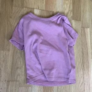 Rosa T-shirt - Fin tröja och bra skick