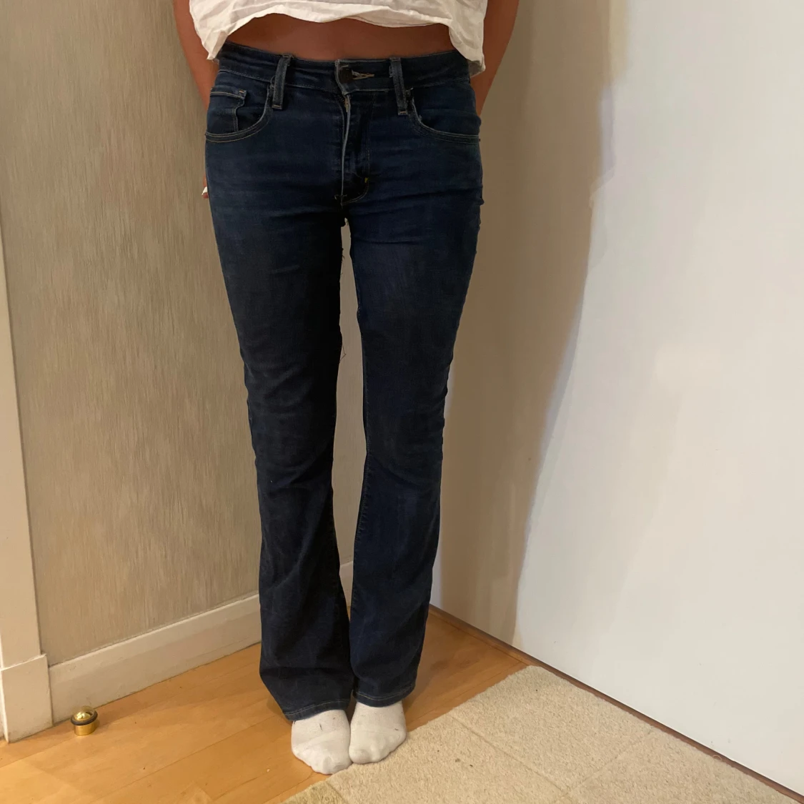 Lågmidjade mörkblå Levis jeans