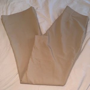 Kostymbyxor  - Helt oanvända kostymbyxor.