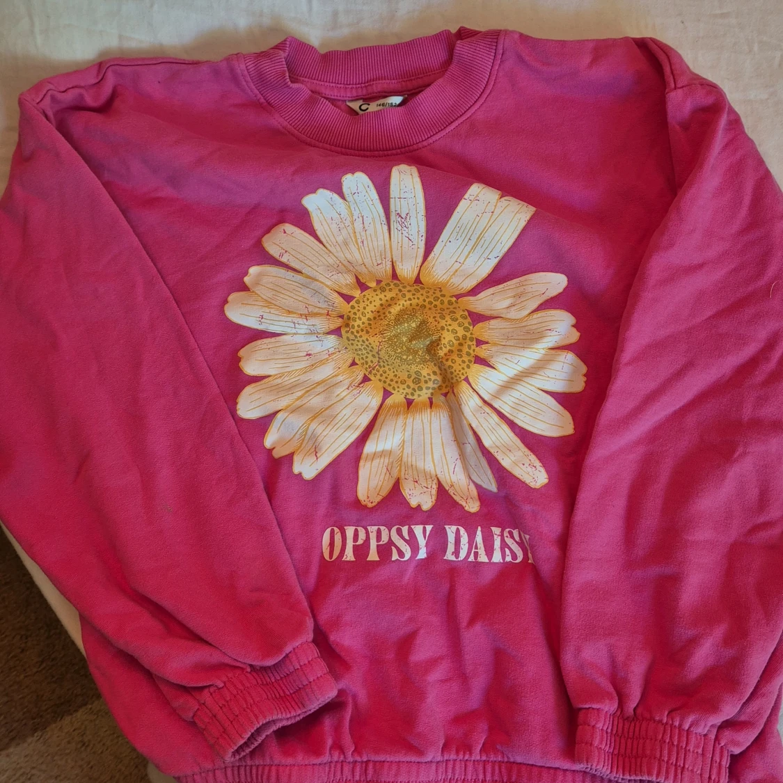 Rosa tröja med blomtryck