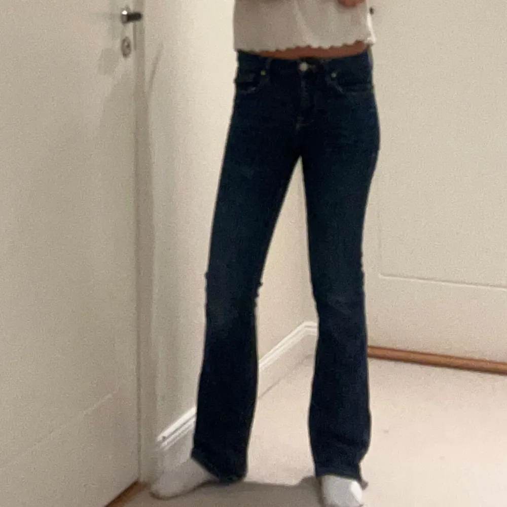 Jätte snygga zara jeans!!! Nästan helt oanvända!!! . Jeans & Byxor.