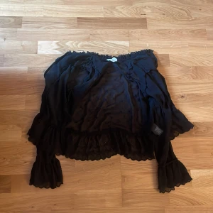 Svart kofta  - Säljer den här svarta kofta använd några gånger nu kommer den inte till användning 