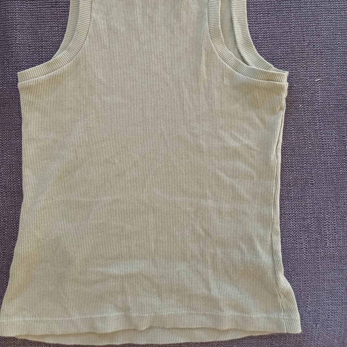 Grönt ribbat linne - 90