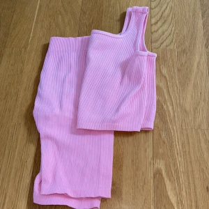 Rosa tränings sätt oanvänt💕 - Bra skick!