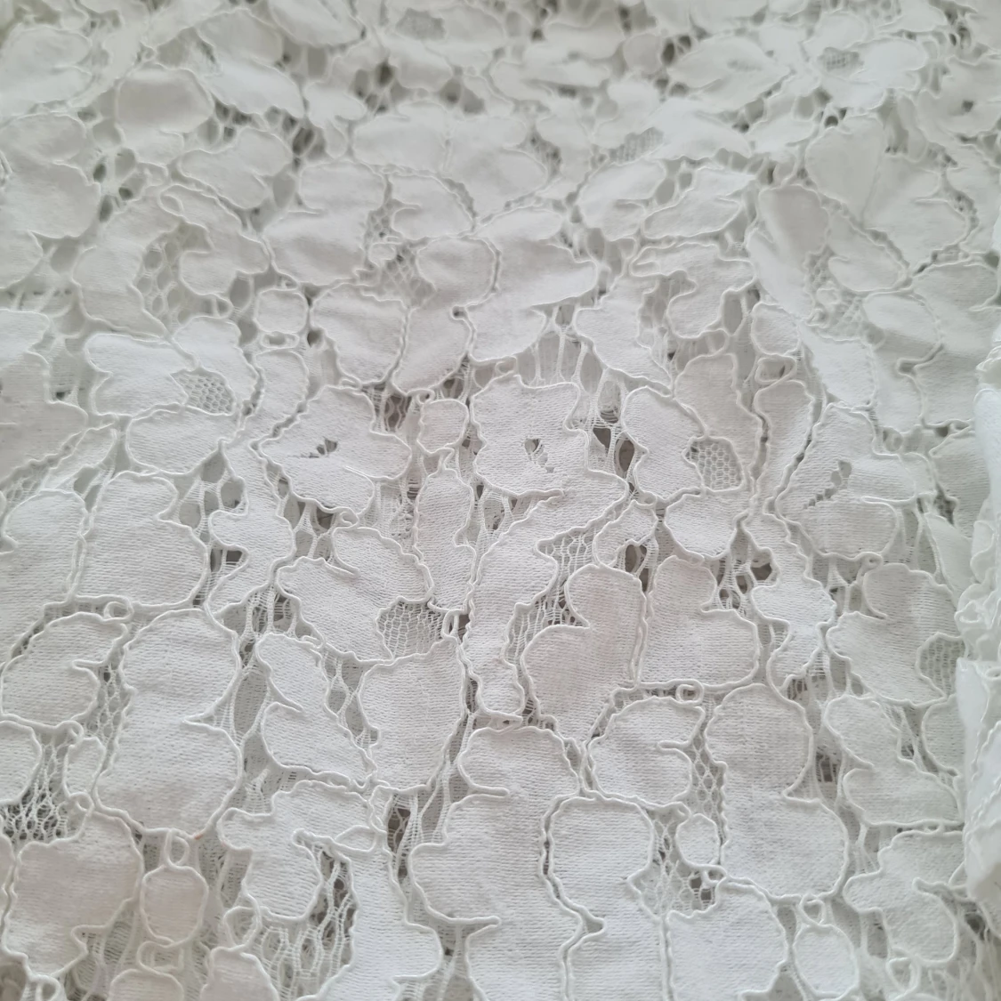 Vit spetsblus från Gina Tricot - 91