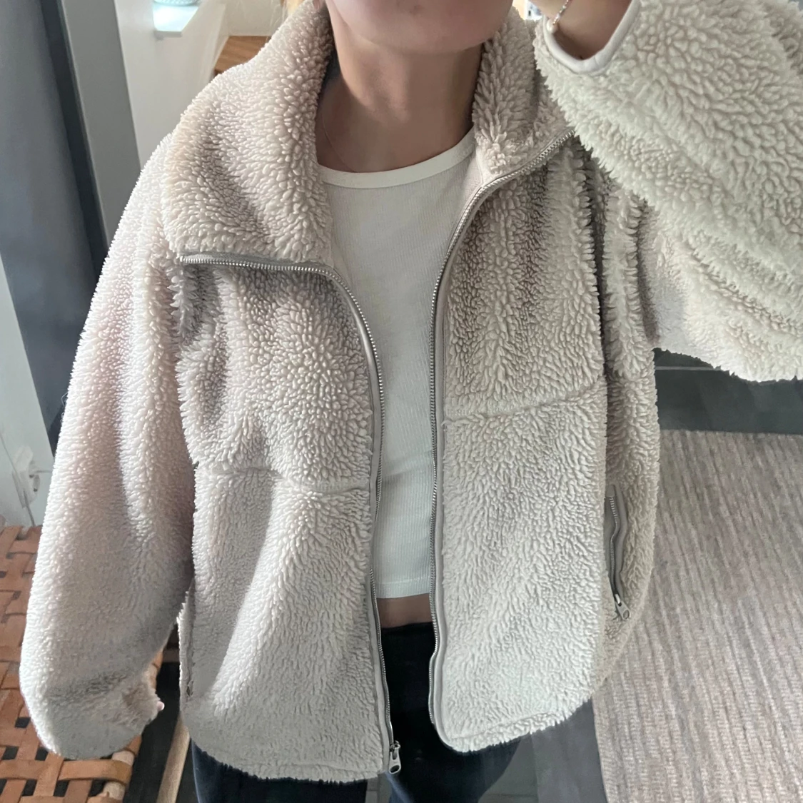 Beige teddyjacka från Arket