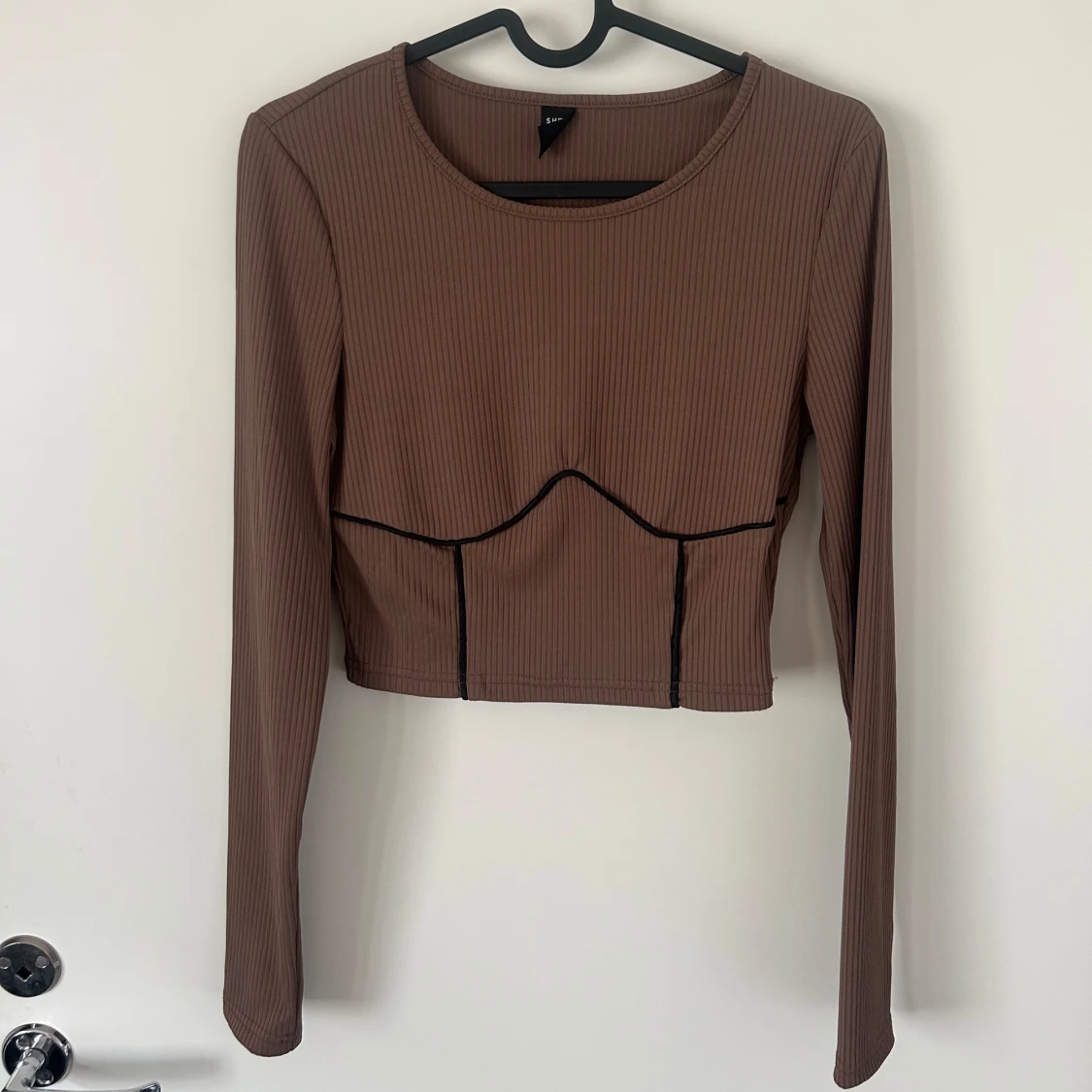 Långärmad tröja, figursydd.