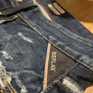 Replay jeans - Säljer dem för har tröttnat, tycker dem e eiktigt feta o dem ska se ut så som de gör i gott skick. 