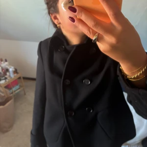 Svart kappa - Så fin kort svart kappa helt felfri 