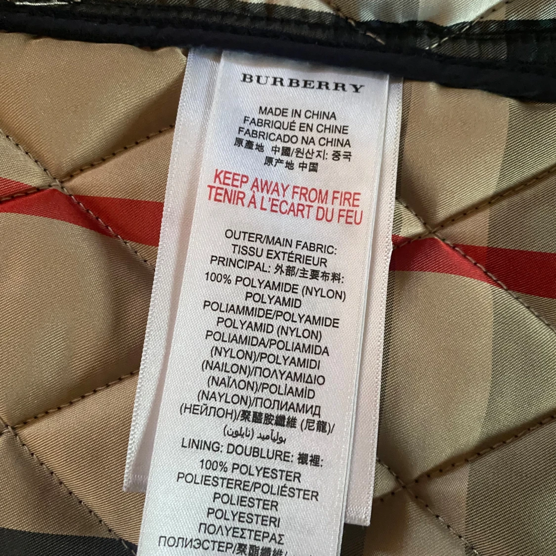 Svart quiltad jacka från Burberry - 92